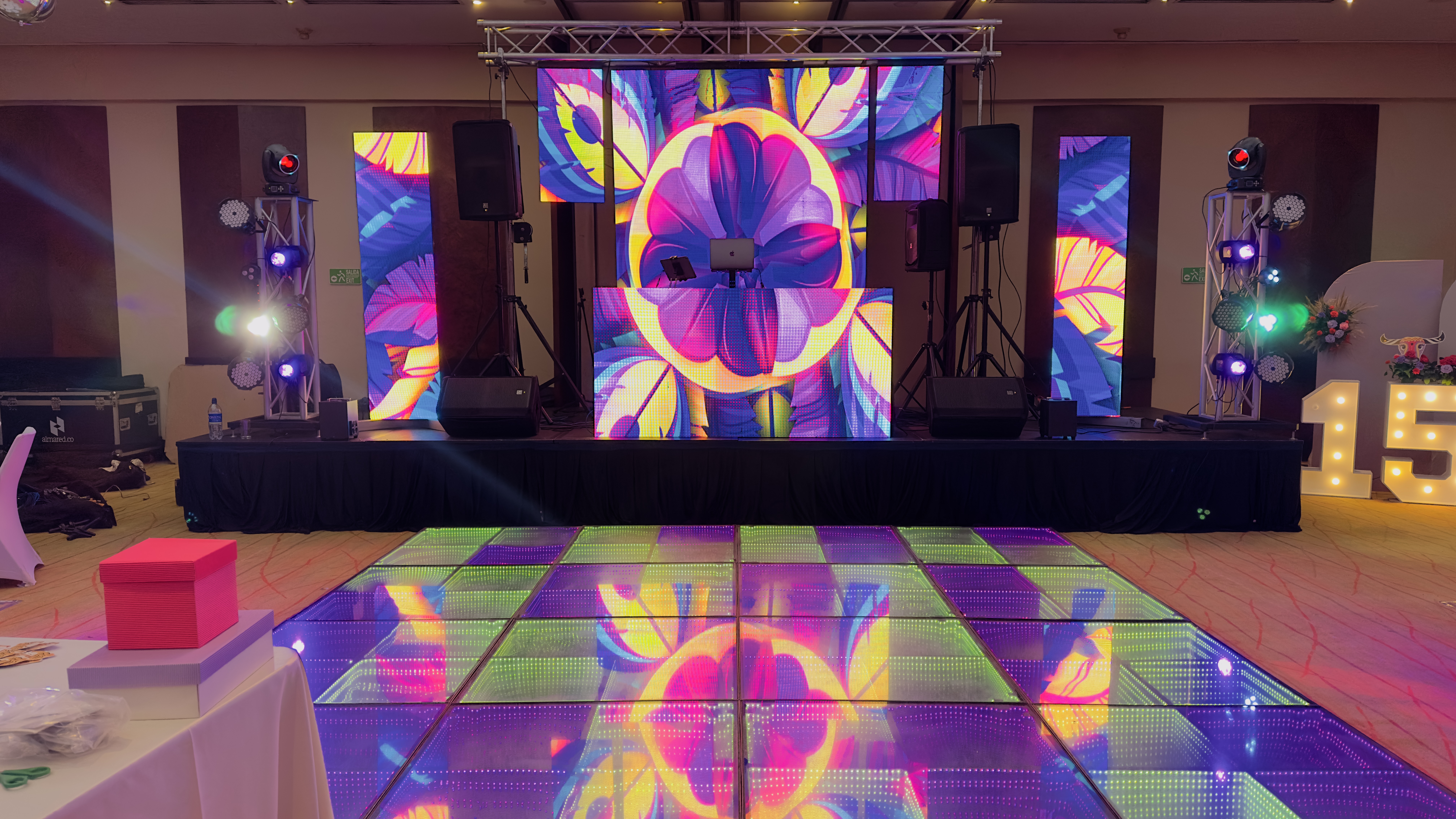 Setup completo con pista LED pixel